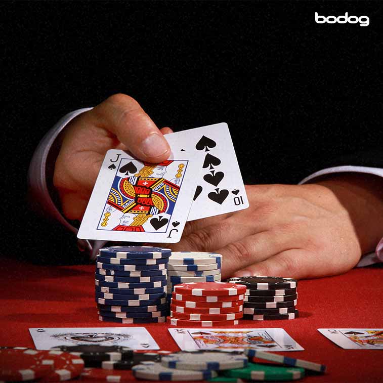 ¿Cuál es la diferencia entre un sitio de poker y un club de poker?