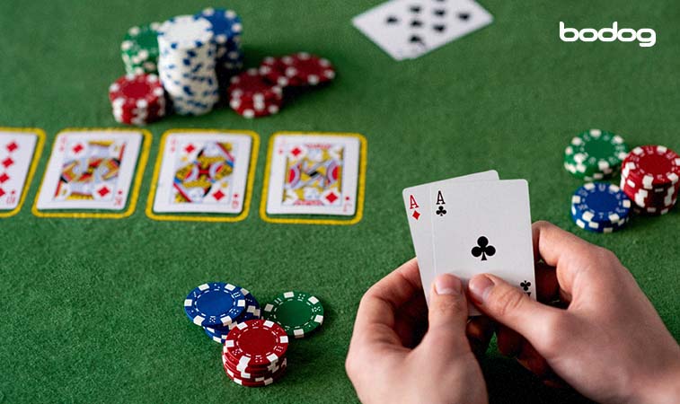 estrategia para poker cartas en mesa