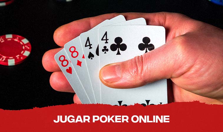 mano mostrando cuatro cartas de baraja