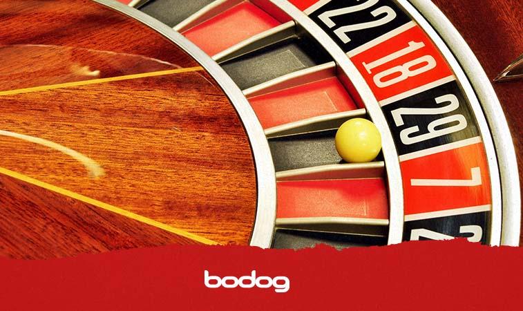 una ruleta con una bola encima